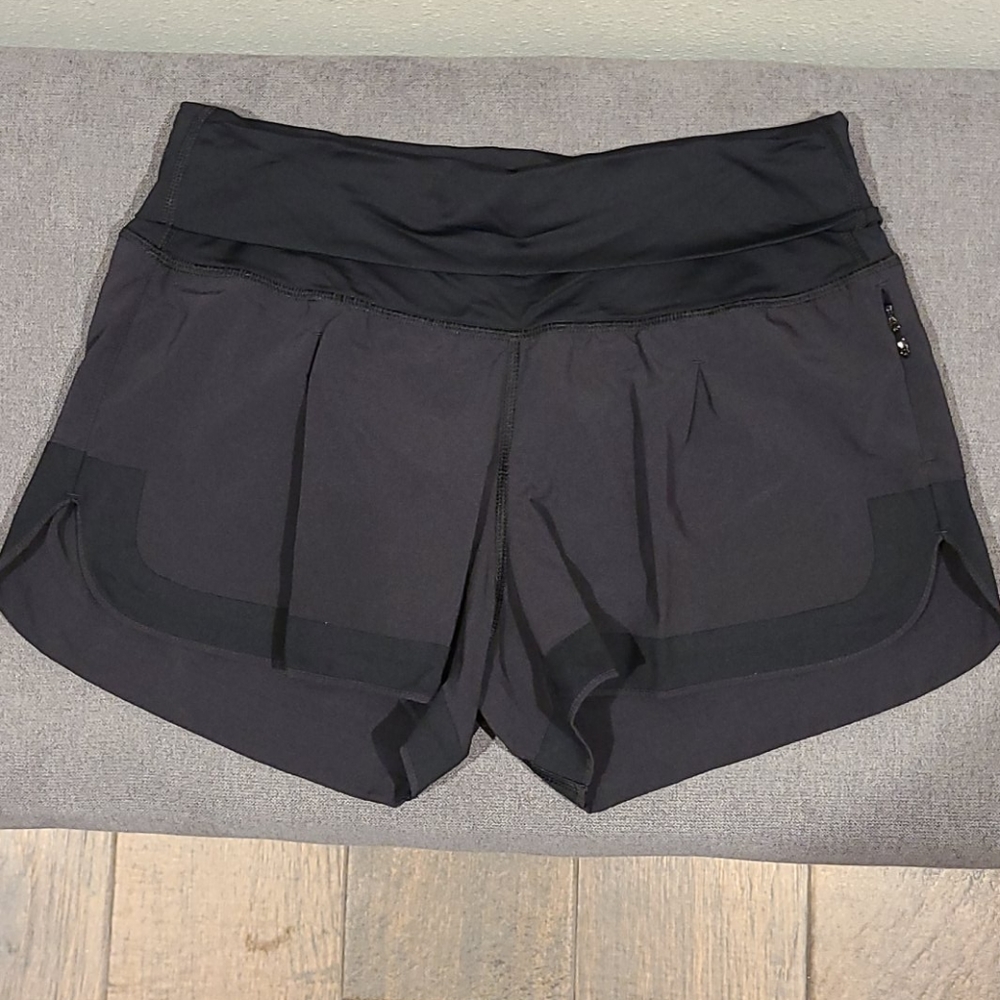 Lululemon black size 4 short